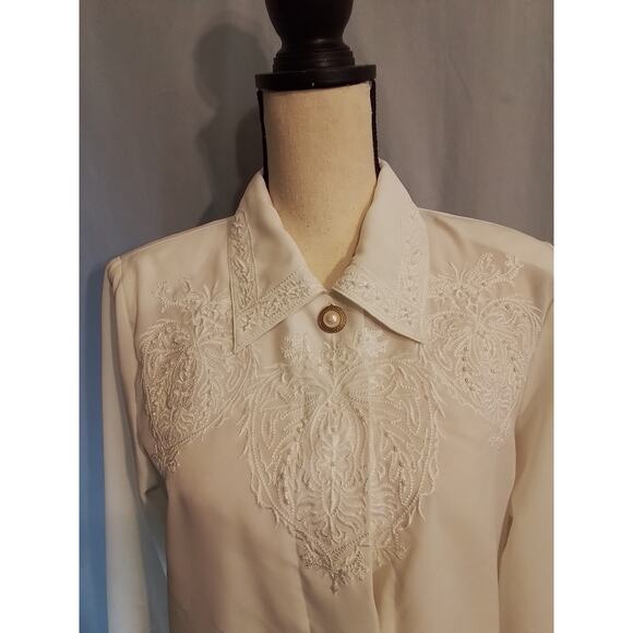 Christie & Jill White Embroidered Button Front Blouse - Picture 2 of 7